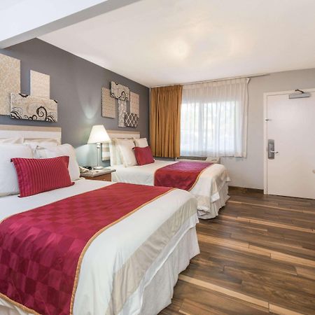 סן דייגו Ramada By Wyndham Near Seaworld / Mission Beach מראה חיצוני תמונה