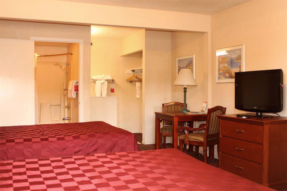 סן דייגו Ramada By Wyndham Near Seaworld / Mission Beach מראה חיצוני תמונה